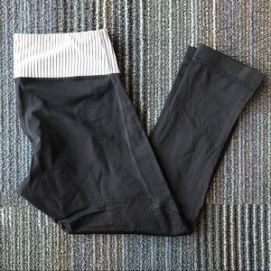 Women’s Lululemon Black Cropped Tights Size 6
